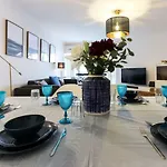 Apartman Amazing Downtown Family