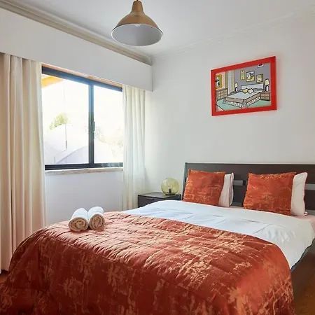 Semesterbostad Amazing Downtown Family With Terrace And Parking