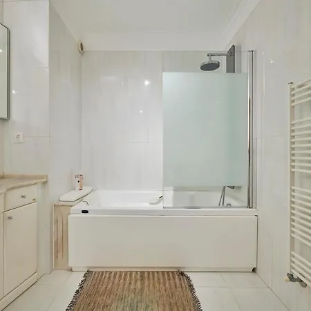 別荘 Amazing Downtown Family With Terrace And Parking リスボン