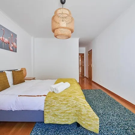 Semesterbostad Amazing Downtown Family With Terrace And Parking Lisboa