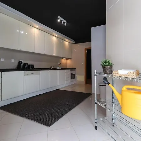 Semesterbostad Amazing Downtown Family With Terrace And Parking Lisboa