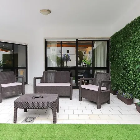 Semesterbostad Amazing Downtown Family With Terrace And Parking Lisboa