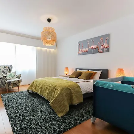 Semesterbostad Amazing Downtown Family With Terrace And Parking Lisboa