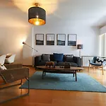 Διαμέρισμα Amazing Downtown Family *