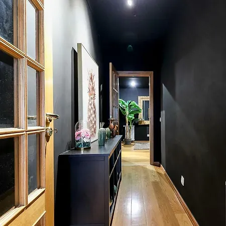 Amazing Downtown Family With Terrace And Parking *